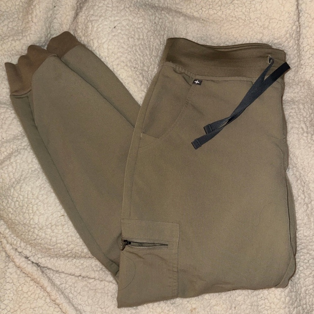 Figs Zamora jogger in Latte, women’s small